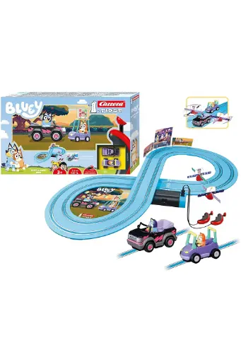 [BOYSSTC63054] Carrera Bluey & Bingo Race 2.4 m Race Track Set I 2 Remote Controlled Vehicles with Bluey and Bingo 63054